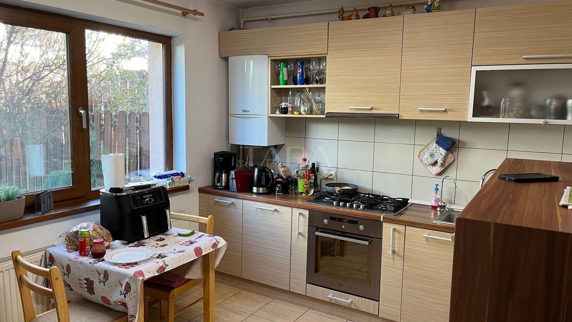 Casă spațioasă într-o zonă cu priveliște deosebită, Dambul Rotund - Poză 3