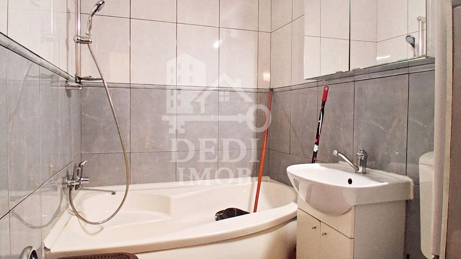 Apartament cu 3 camere de inchiriat zona Rogerius, Oradea - Poză 13