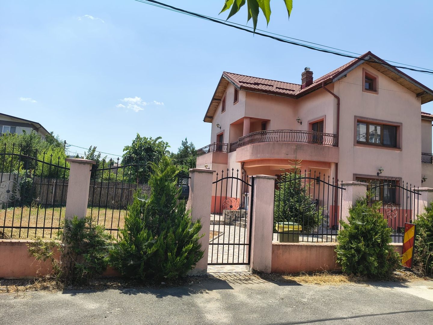 vila ind. 4cam(p+1+pod locuibil)3bai,mob-util/7min metrou DLeonida - Poză 1