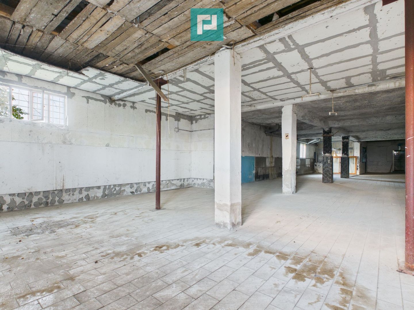 Proprietate impresionantă Sântana - 3500 mp utili - Poză 30
