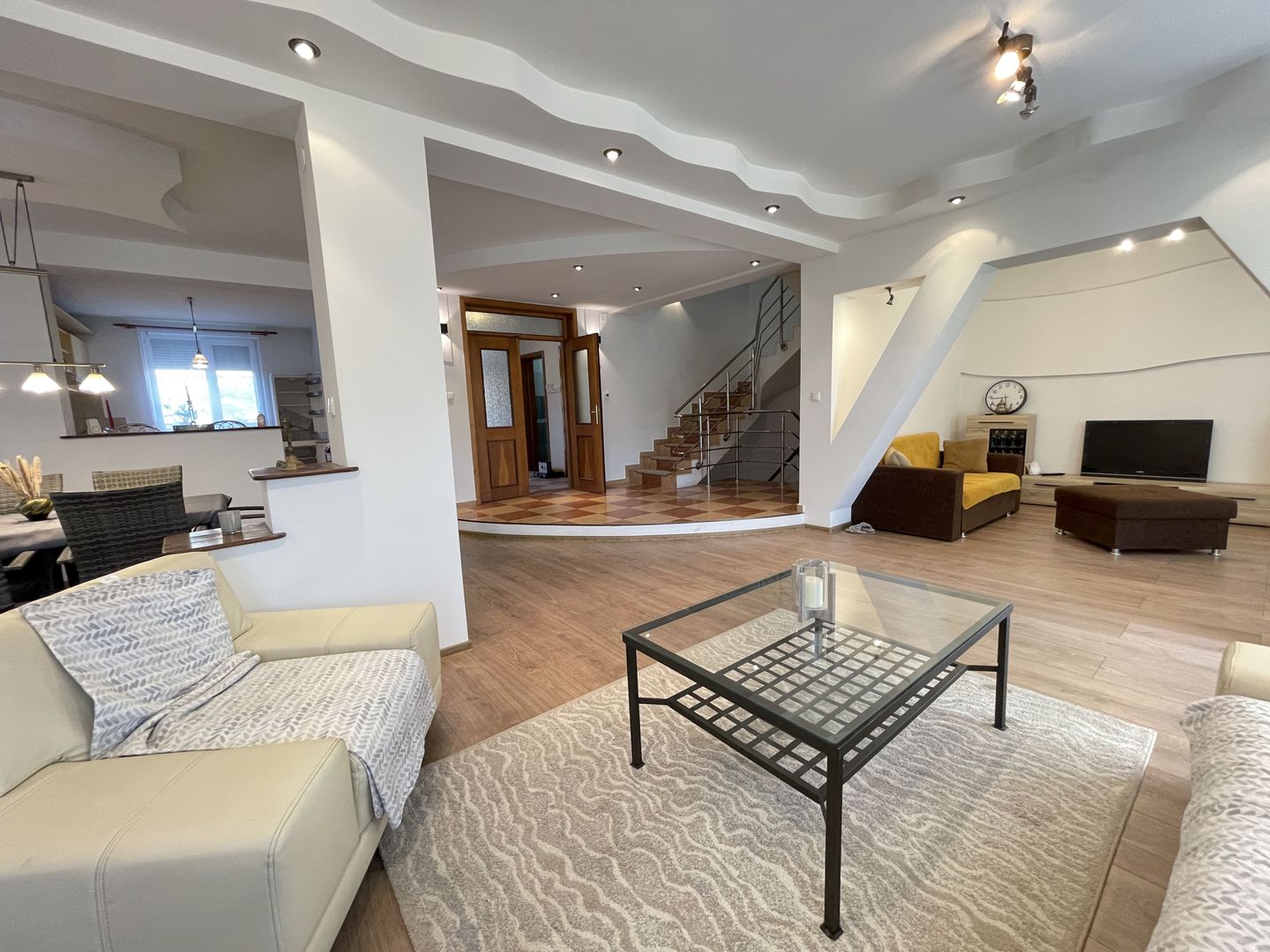 Casa spatioasa cu spatiu de relaxare-zona Blascovici - Poză 1