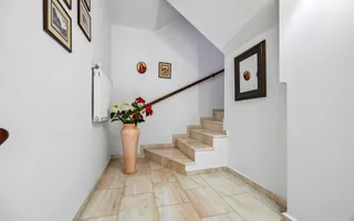 Casa pe 3 niveluri | Terasa cu priveliste | 3 parcari | Pozitie centrala - Poză 36