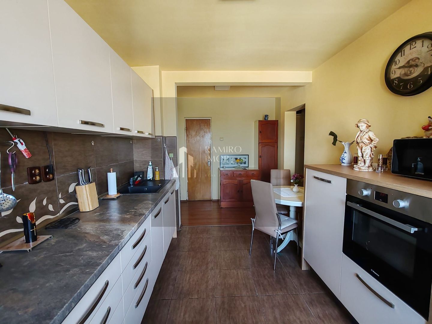 Apartament 4 camere, Brancoveanu/Izvorul Rece, 2 bai, 2 balcoane - Poză 11