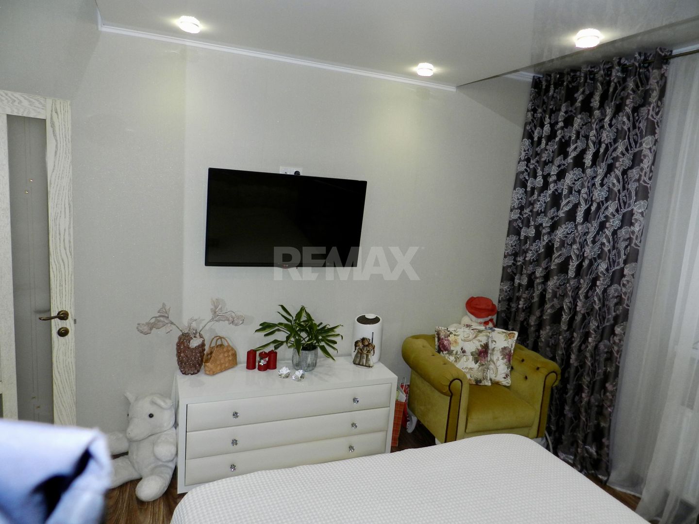 Apartament cu două dormitoare și living comasat cu bucătărie - Poză 12