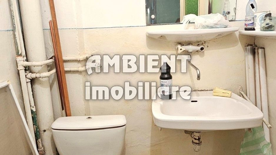 Apartament cu 4 camere, etaj 3, nerenovat, zona ULTRACENTRALA; - Poză 8