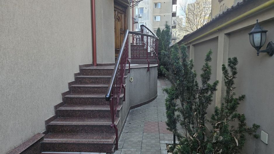Inchiriere vila 10 camere zona Bd. Ferdinand - Poză 1