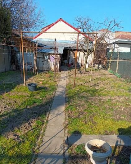 BRASADAS vinde casa cu etaj, 4 camere, central, acces cu masina. - Poză 6