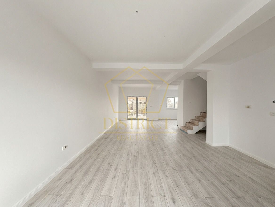 Duplex cu 4 camere despărțit prin camera tehnica | Mosnita Noua - Poză 3