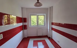 Apartament cu 4 camere in zona Lacul Tei - Bloc Reabilitat - Poză 20