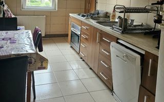 Apartament cu patru camere, zona Tractorul 81 mp - Poză 3