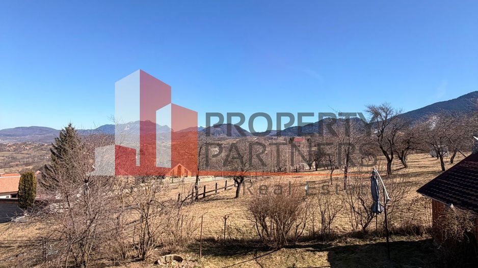 Casă tradițională cu 1800 mp teren  în Sohodol, Bran | Priveliște superba - Poză 11