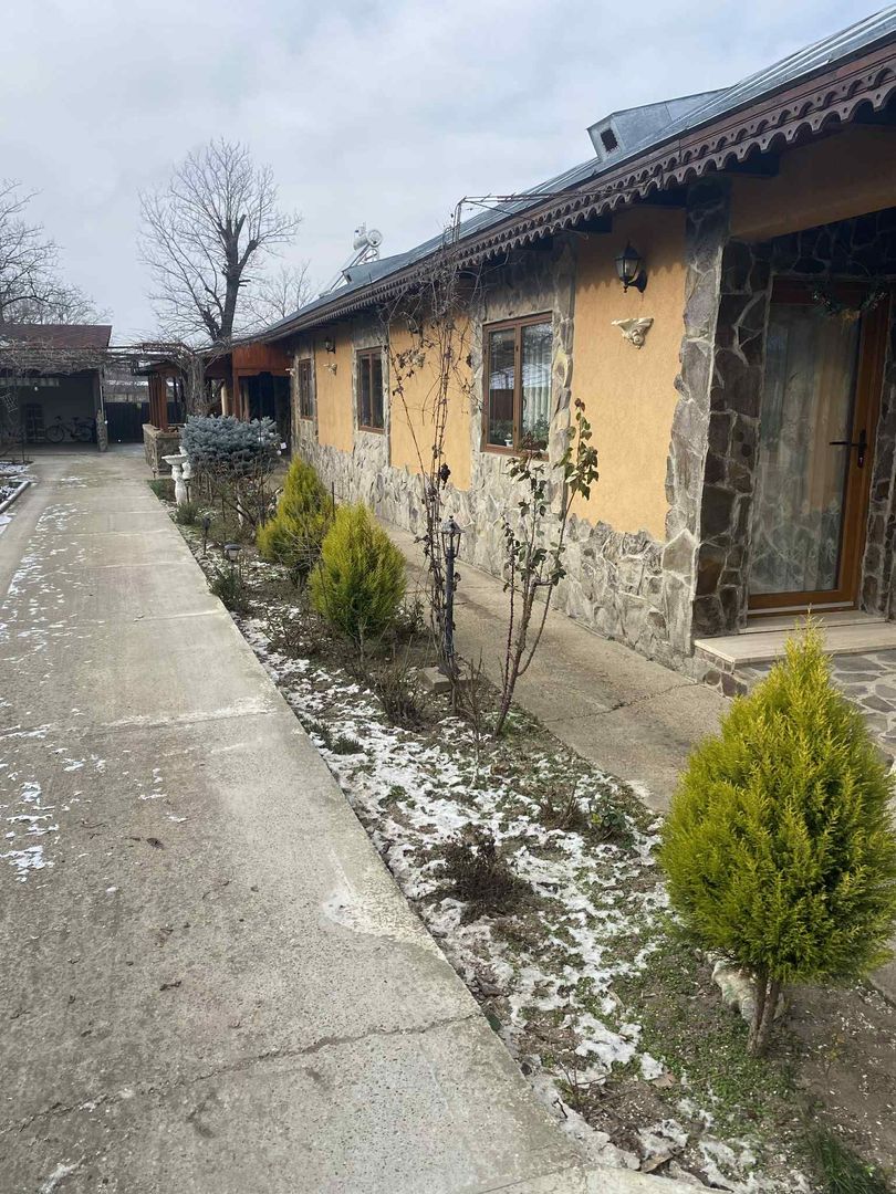 Casă de vânzare în comuna Costache Negri - Poză 3