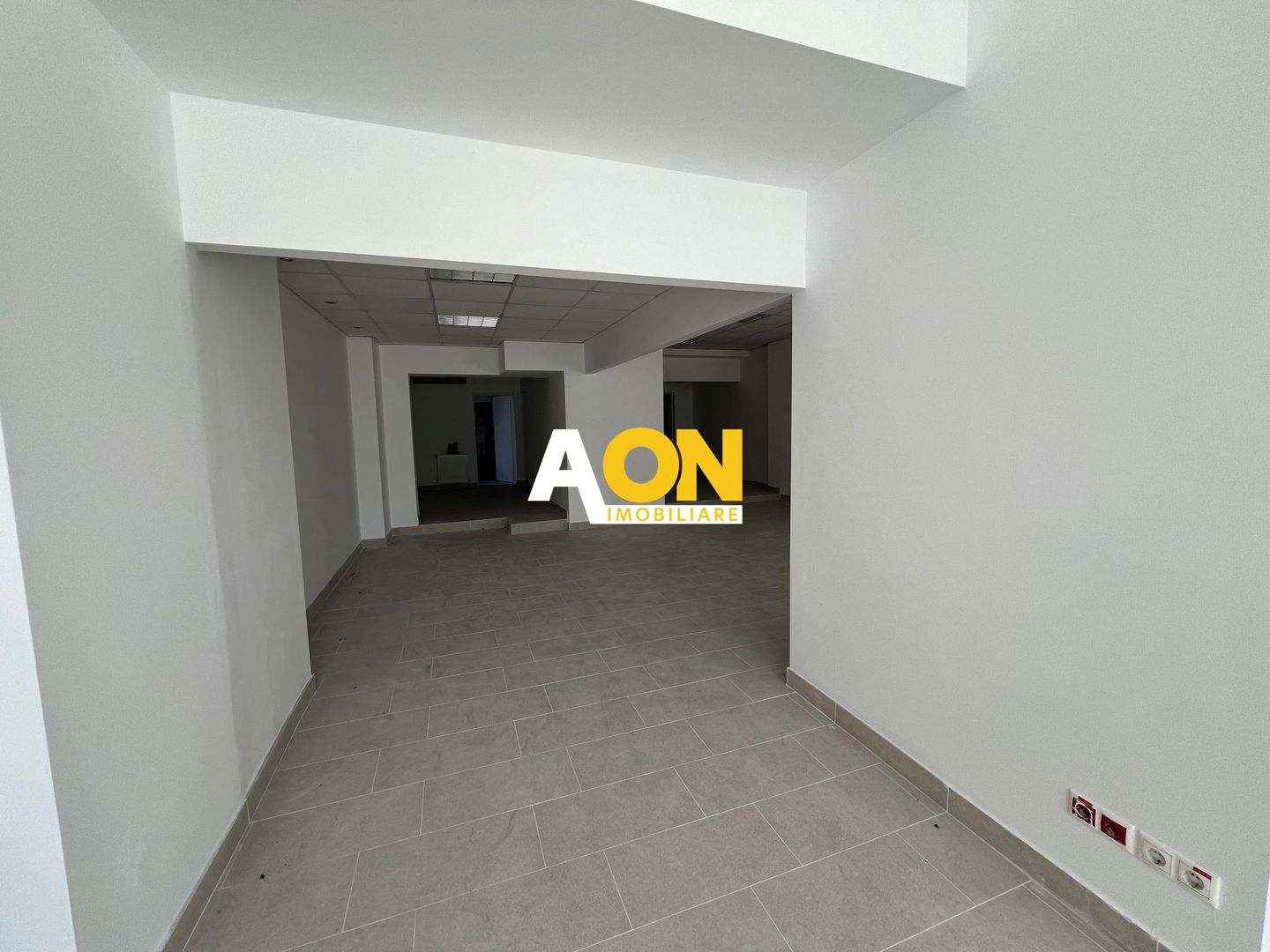 Spatiu Comercial, fost Sediu Banca Transilvania, Zona Mercur City - Poză 2