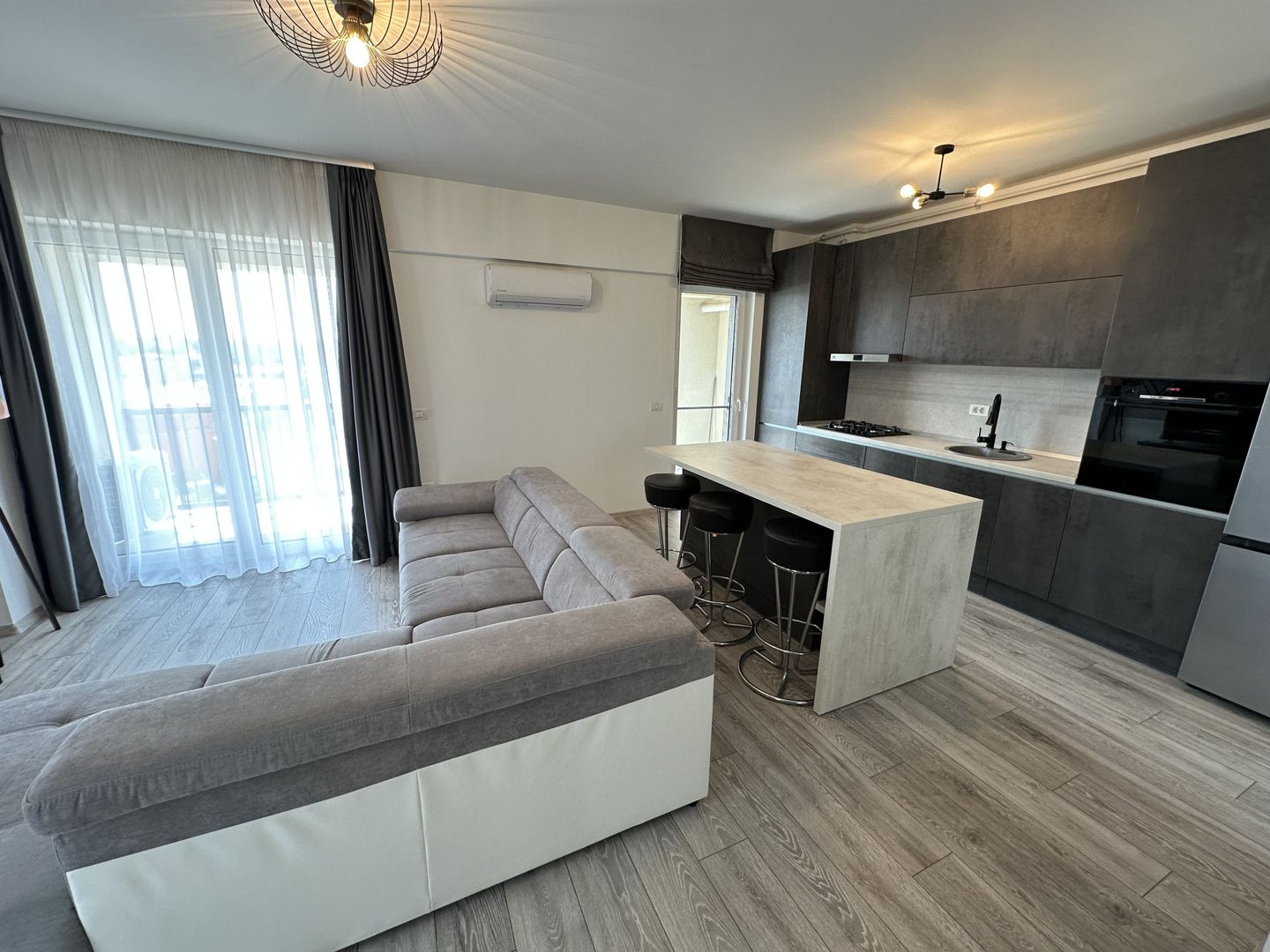 Apartament 3 camere, bloc nou - Poză 1