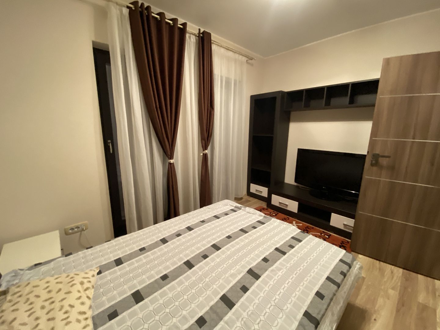 Duplex de vânzare/ cartier Europa/  curte/ terasa de 25 mp/ finisat modern - Poză 9