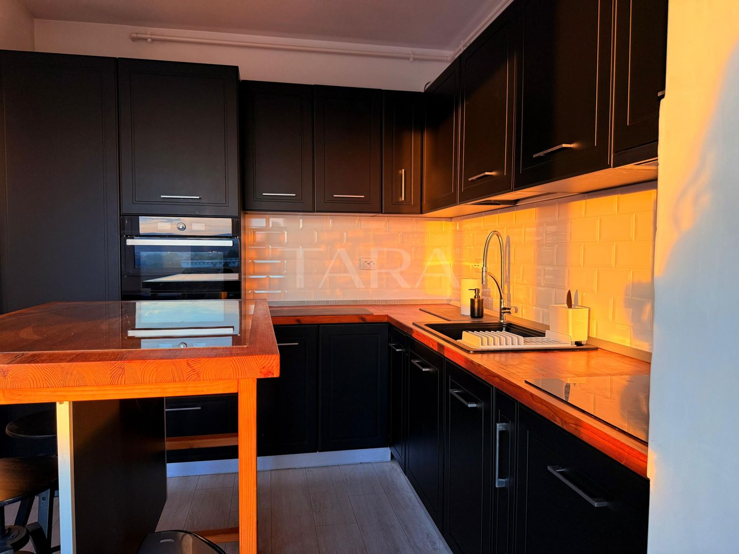 Apartament modern cu birou și panoramă deschisă – zona BMW. - Poză 1