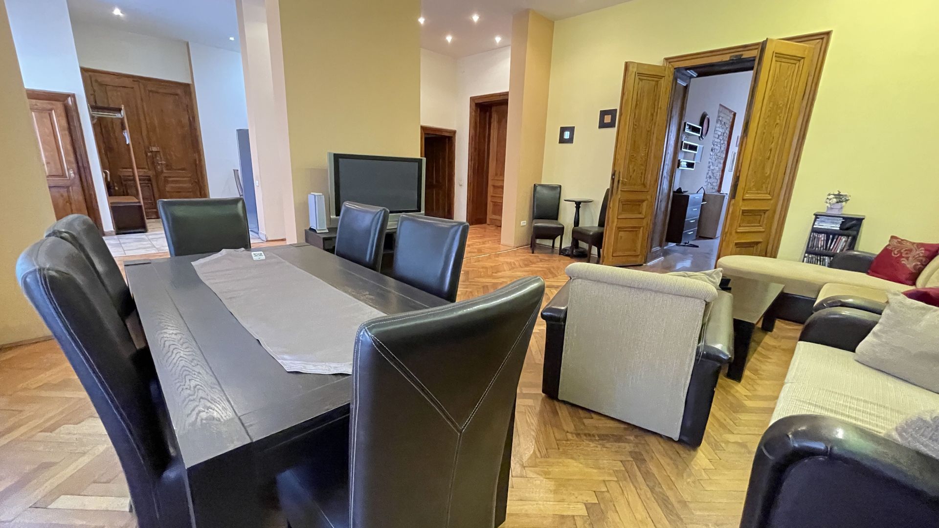 Apartament  spatios de vanzare intr-o cladire istorica - Poză 6
