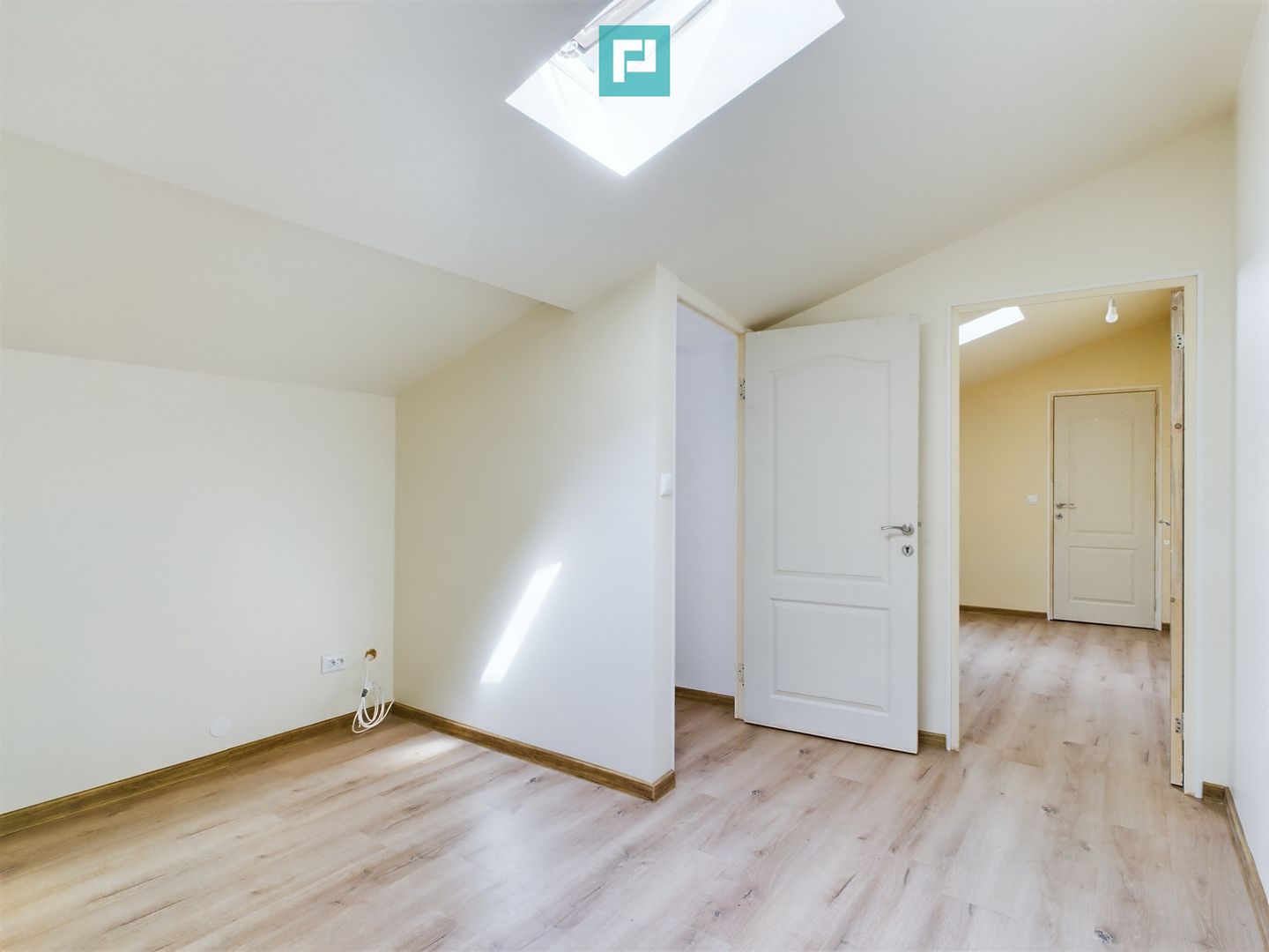 Casă cu 4 camere renovată complet în zona Gării de Nord - Poză 16