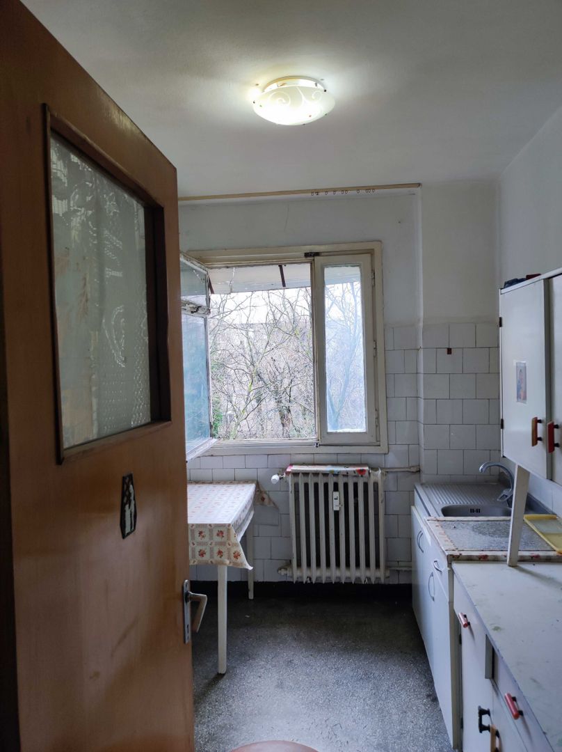 Apartament 4 camere. Zona Covasna. Intre Bld. Obregia si Bld. Brancoveanu. - Poză 4