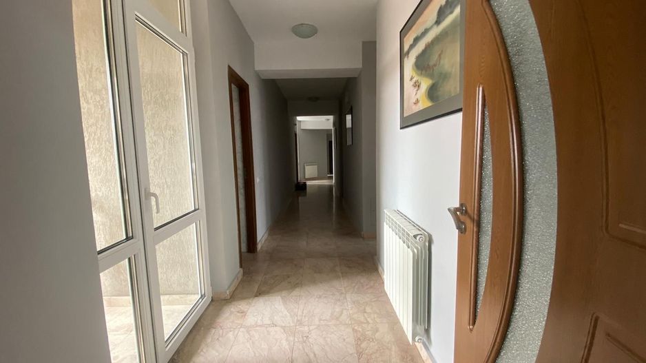 Apartament -220mp + terasa 200mp sector 4 Pasaj Marasesti an bloc 2000 - Poză 4