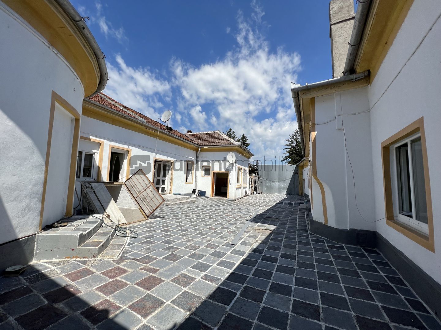 Sapient | Clădire singură în curte pe str. Calea Clujului - Poză 1