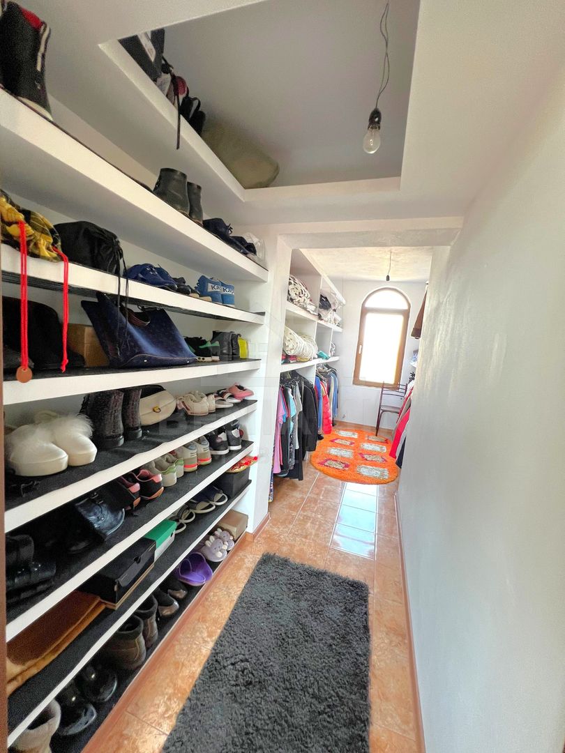 Casa 5 Dormitoare 2 bucatarii 3 bai Living-Toate utilitatile-Popoveni - Poză 6