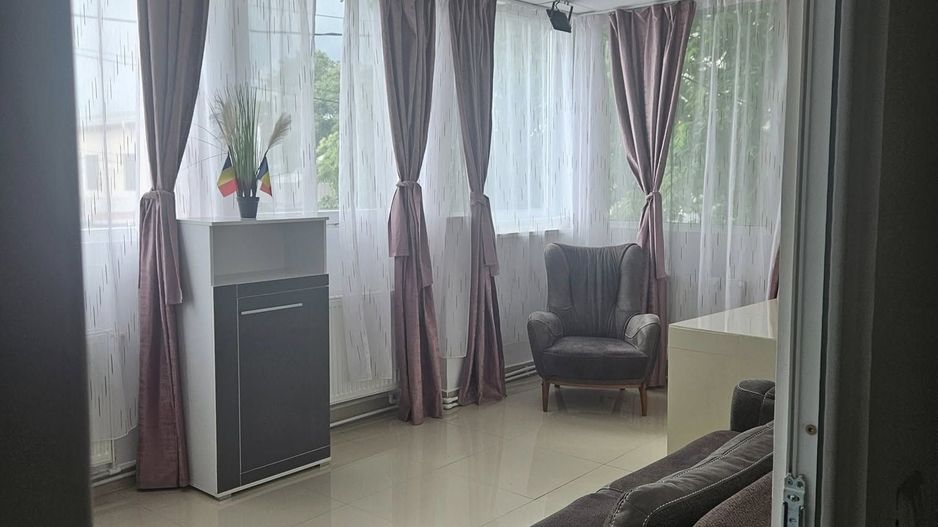 Spre Chirie - apartament 3 camere , etaj 1 in Vila - Poză 11