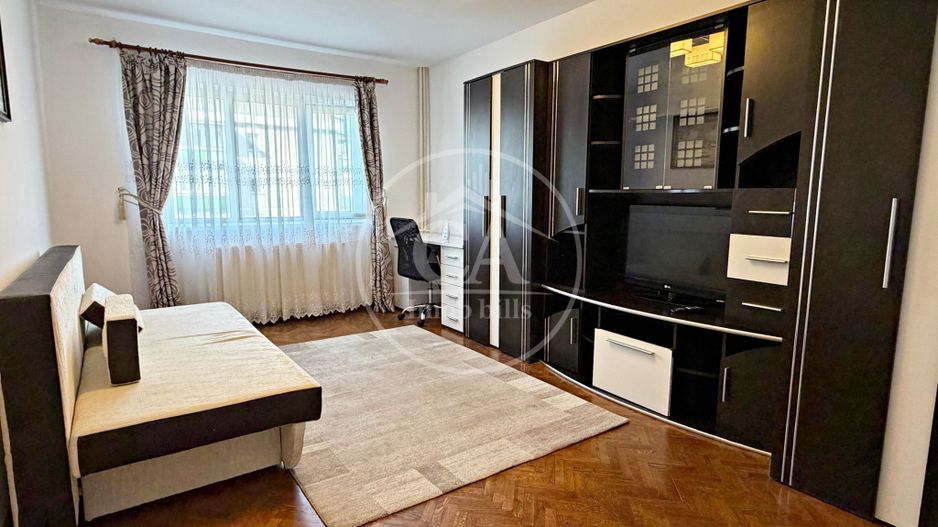 Apartament de închiriat cu 3 camere în zona Rogerius, Oradea - Poză 1