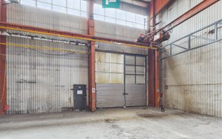 Hală industrială cu pod rulant și parcare betonată - Poză 9