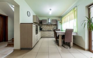 VILĂ MODERNĂ CU PISCINĂ, SAUNĂ- COMISION 0% – ARADUL NOU - Poză 3