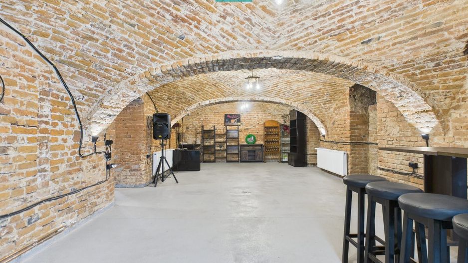 Eleganță subterană - pivniță exclusivistă Arad - Poză 26