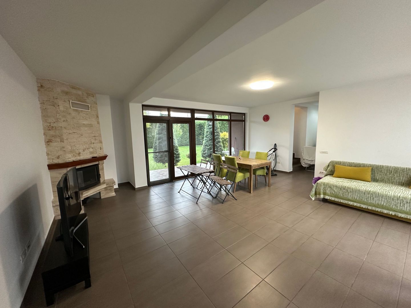 Casă / Vilă cu 4 camere de închiriat în zona Aradului - Poză 3