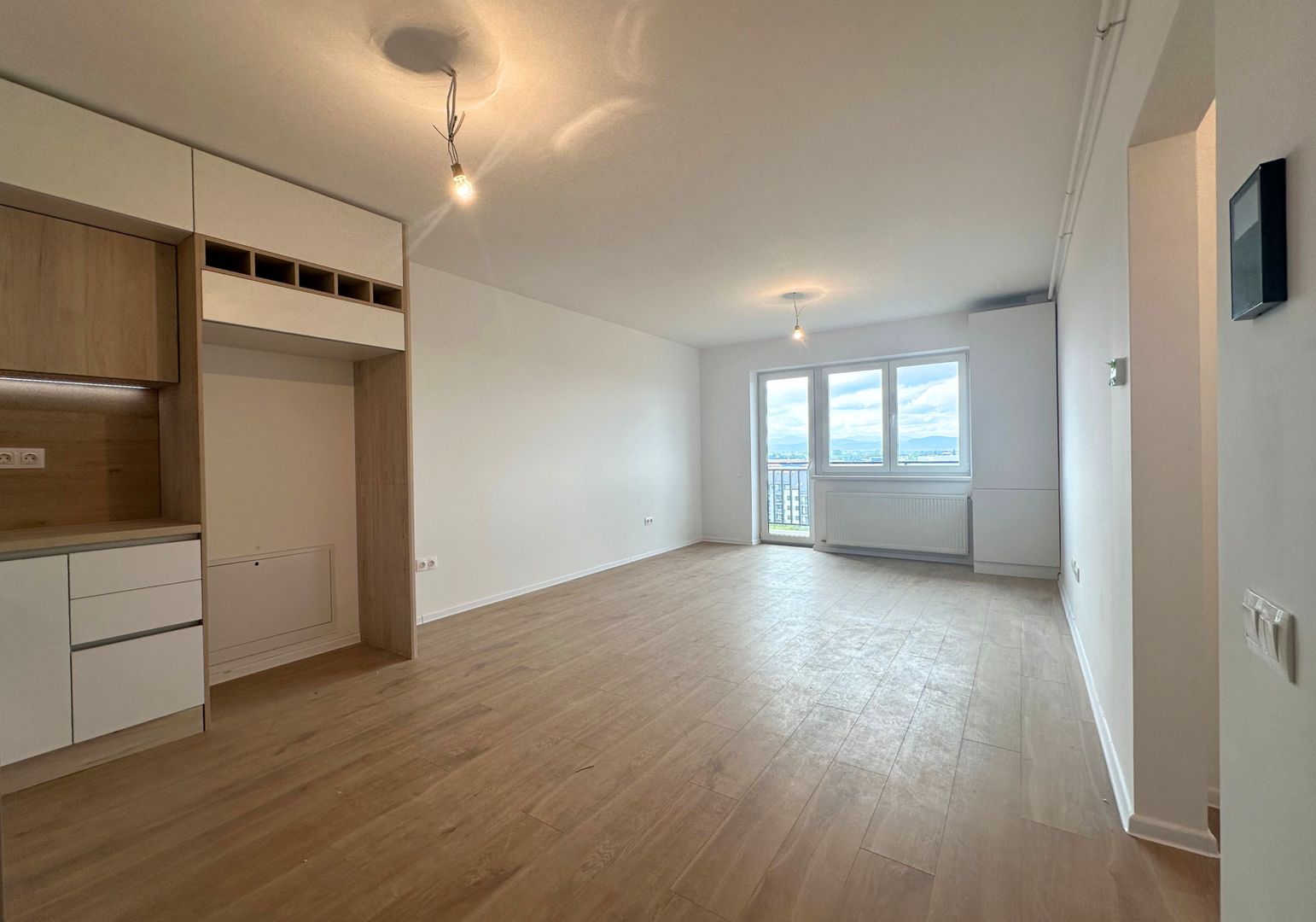 Apartament tip studio cu bucătăria mobilată zona Coresi Brasov - Poză 3