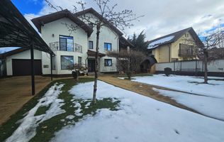 Vilă spațioasă Strejnicu S+P+1E+M, 8 camere, garaj, teren 595 mp