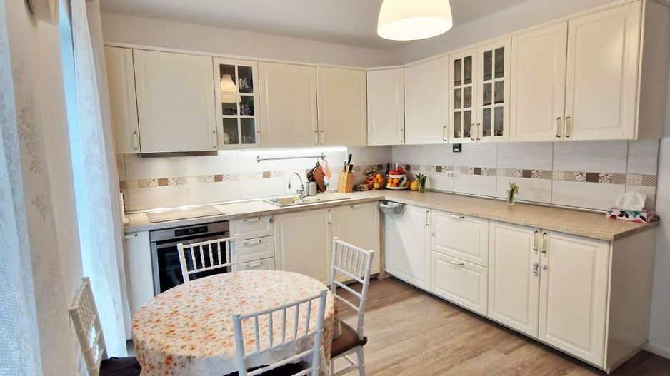 Apartament cu 4 camere, decomandat, zona Albert - Poză 2