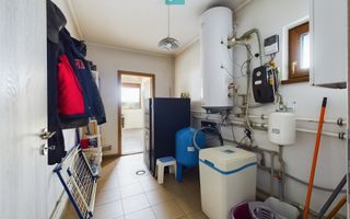 Casă Impresionantă Curte Generoasă Construcție de Calitate Berceni - Poză 14