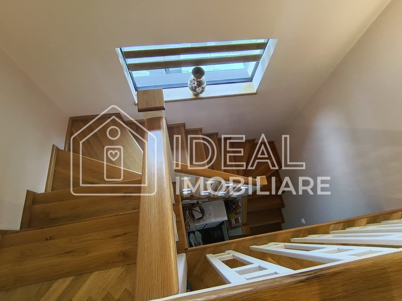 Casă de vânzare în Cisnădie – mobilată, utilată, cu garaj și priveliște spre mun - Poză 15