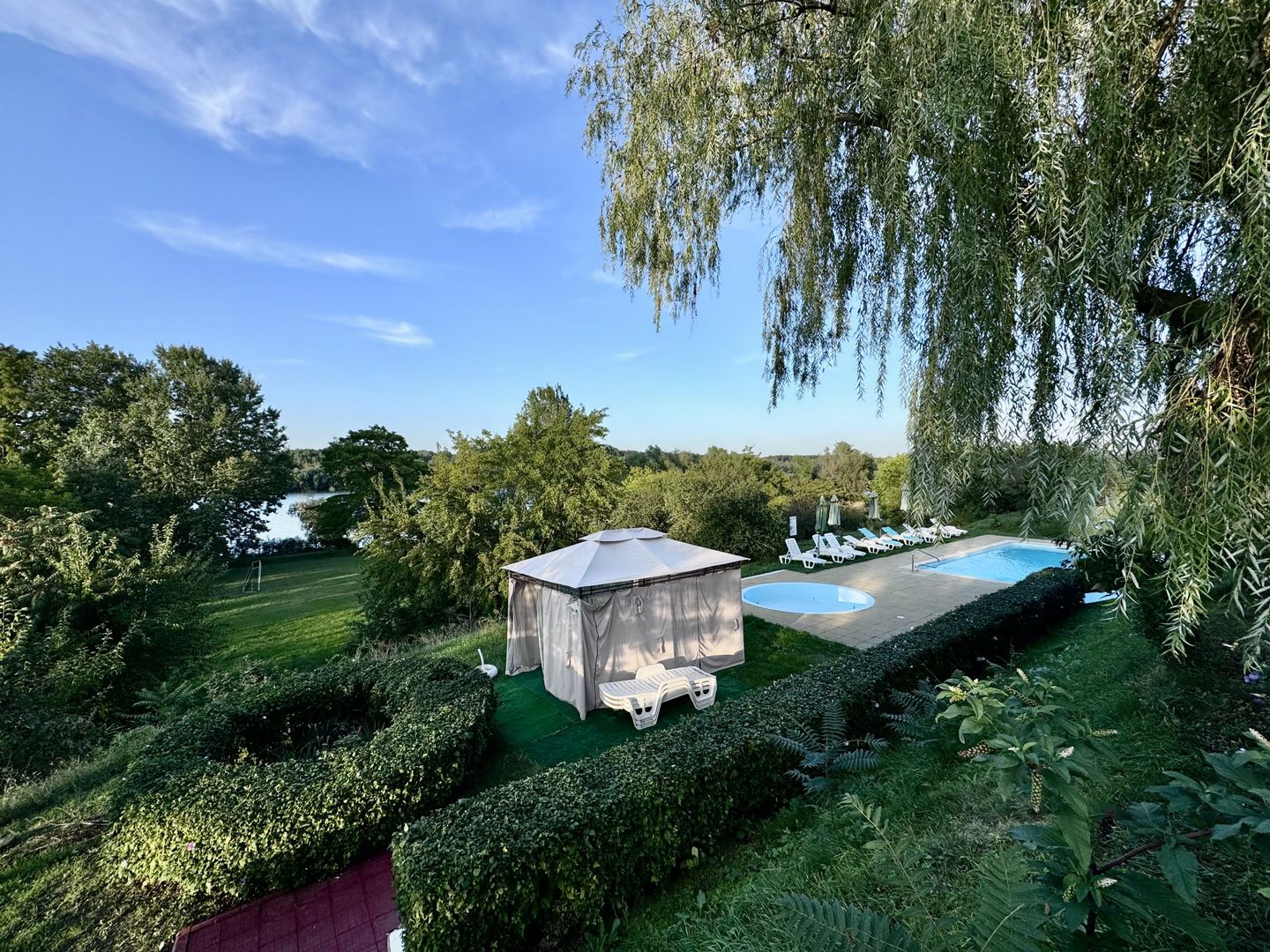 Hotel 20 camere Delta Dunarii 50 m deschidere teren 6000 mp acces auto - Poză 25