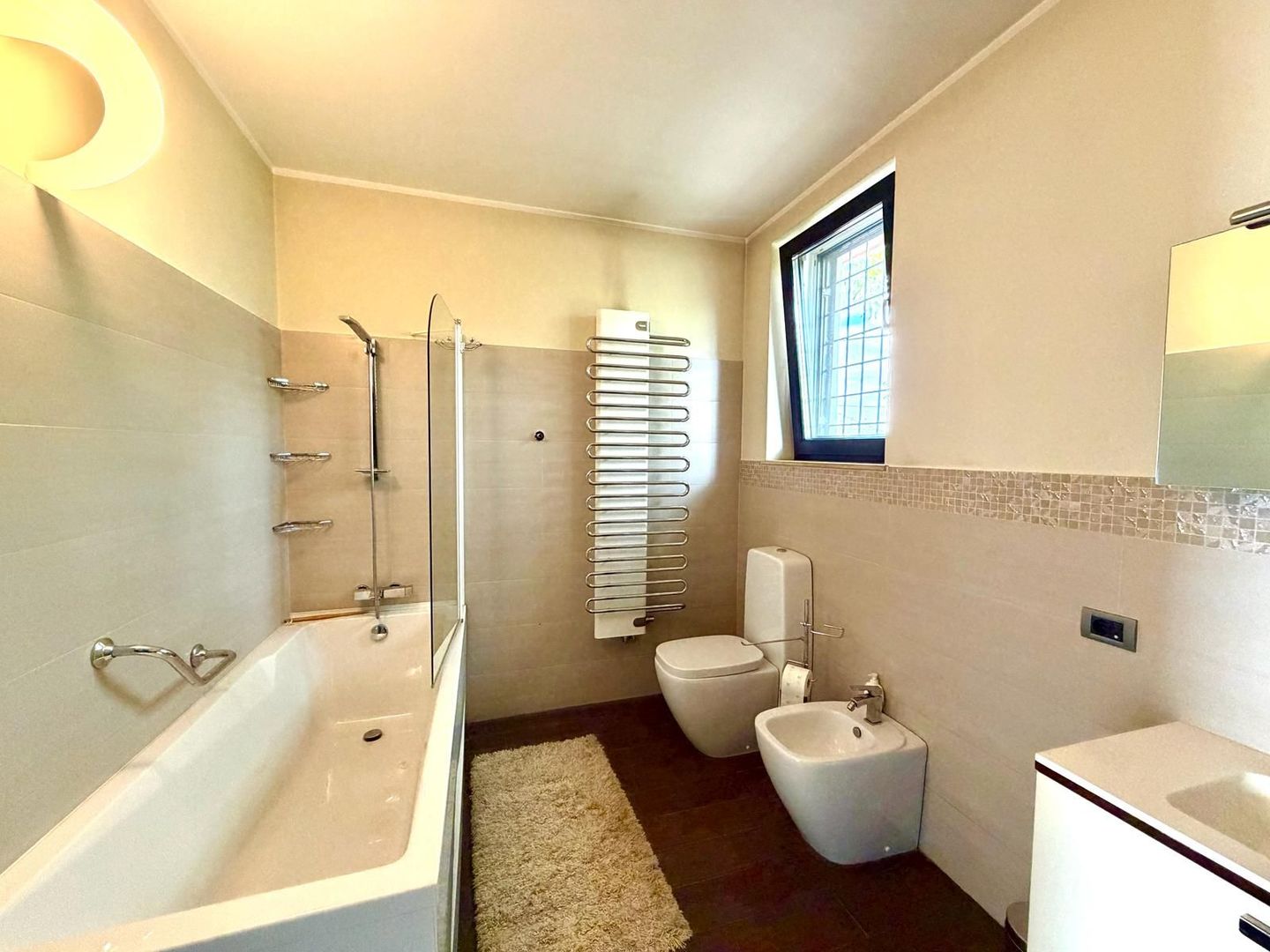 Vila cu 4 camere cu lift, jacuzzi și terasă panoramică tip penthouse - Poză 13