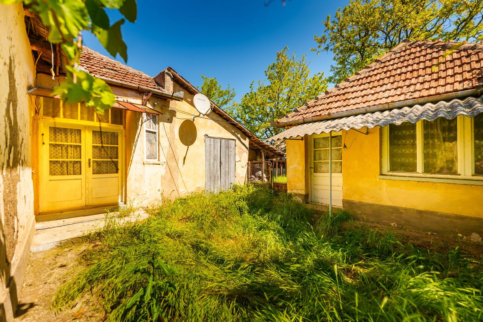 Casă cu potențial în Iratoș - Poză 12