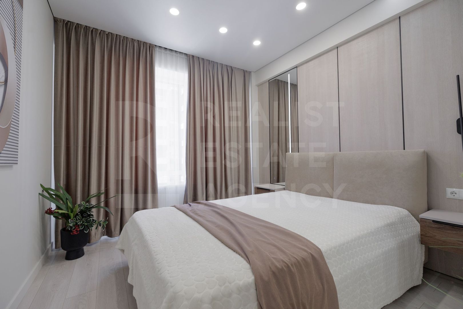 Vânzare, apartament, 3 camere, str. Calea Ieșilor, Sculeni - Poză 8
