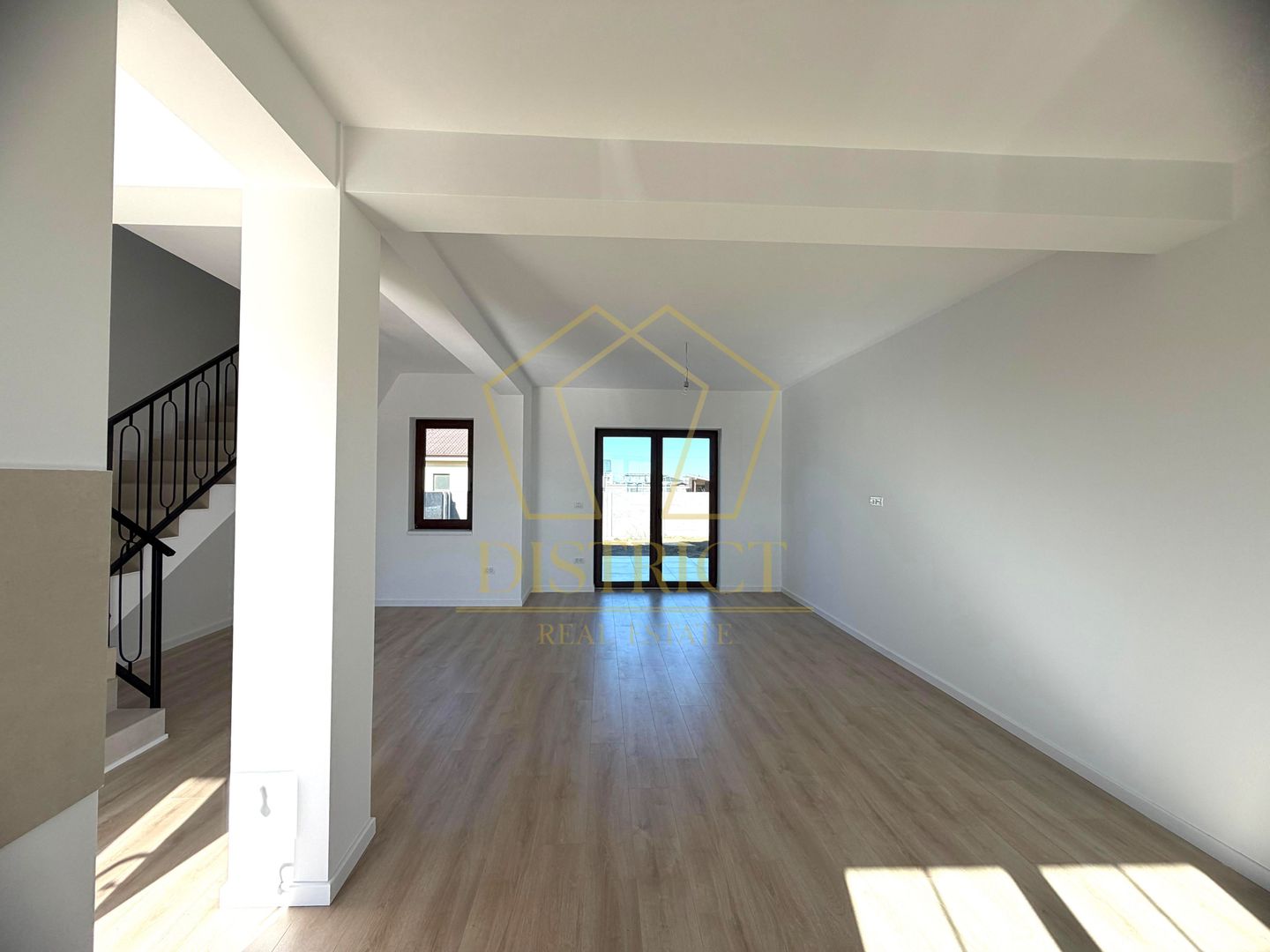 Duplex modern cu 3 camere despartit prin camera tehnica I Mosnita Noua - Poză 2