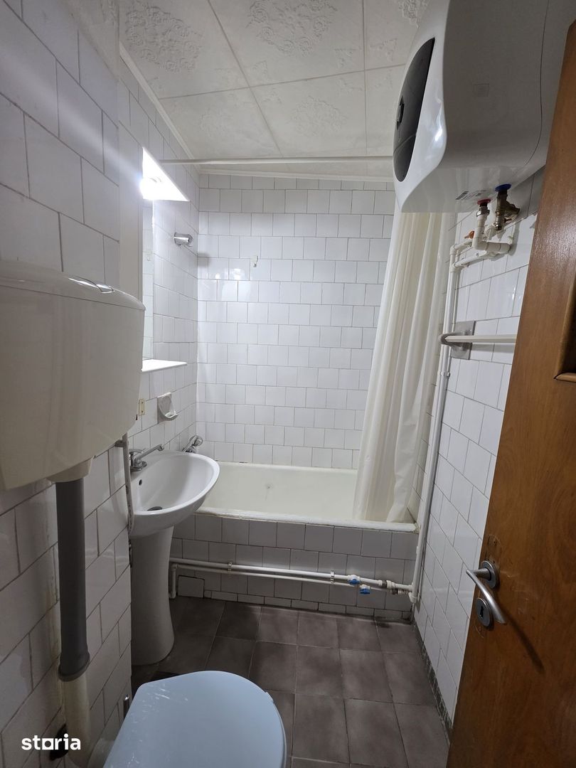 Vedere panoramica spre apus // spatioasa // imobil renovat - Poză 7