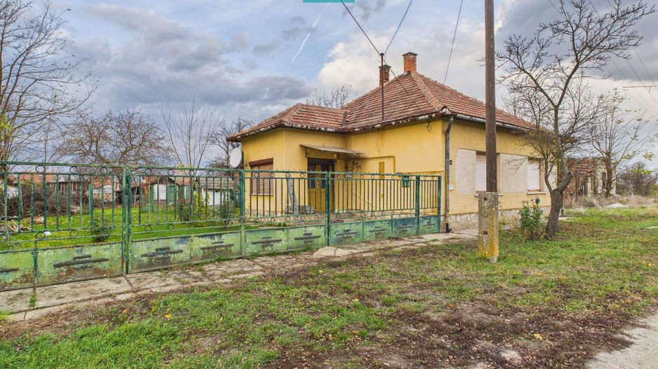 Casă cu 3 camere și potențial în Nagybanhegyes - Poză 2