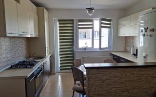 Apartament 3 camere de vânzare | Sibiu, Ștrand | curte 35 mp - Poză 2