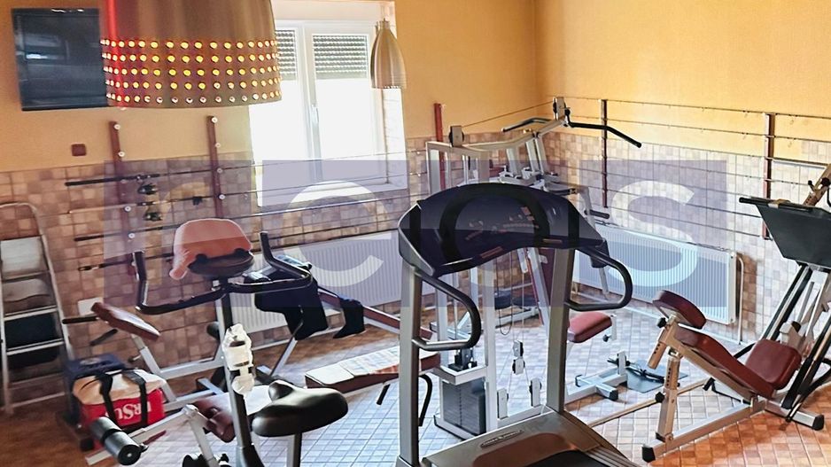 VILA DE VANZARE PE LAC | CREVEDIA | 7 CAMERE - Poză 18