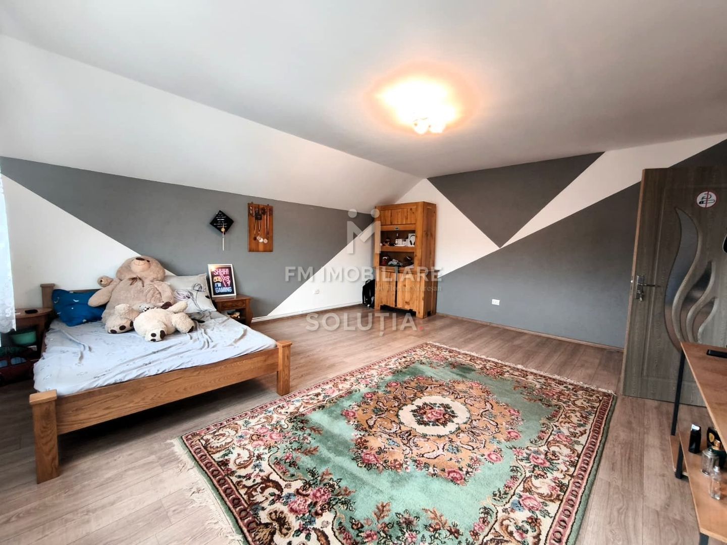 Casă de vânzare - Săsar - 4 dormitoare - teren 459 - garaj - Poză 1