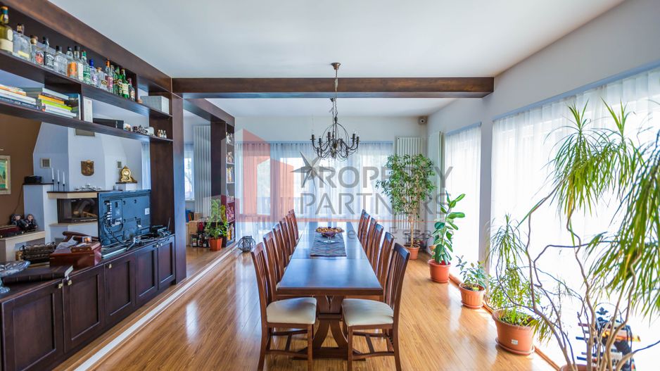 Vilă 340 mp Bran | Teren 5500 mp | 6 dormitoare cu băi proprii - Poză 6