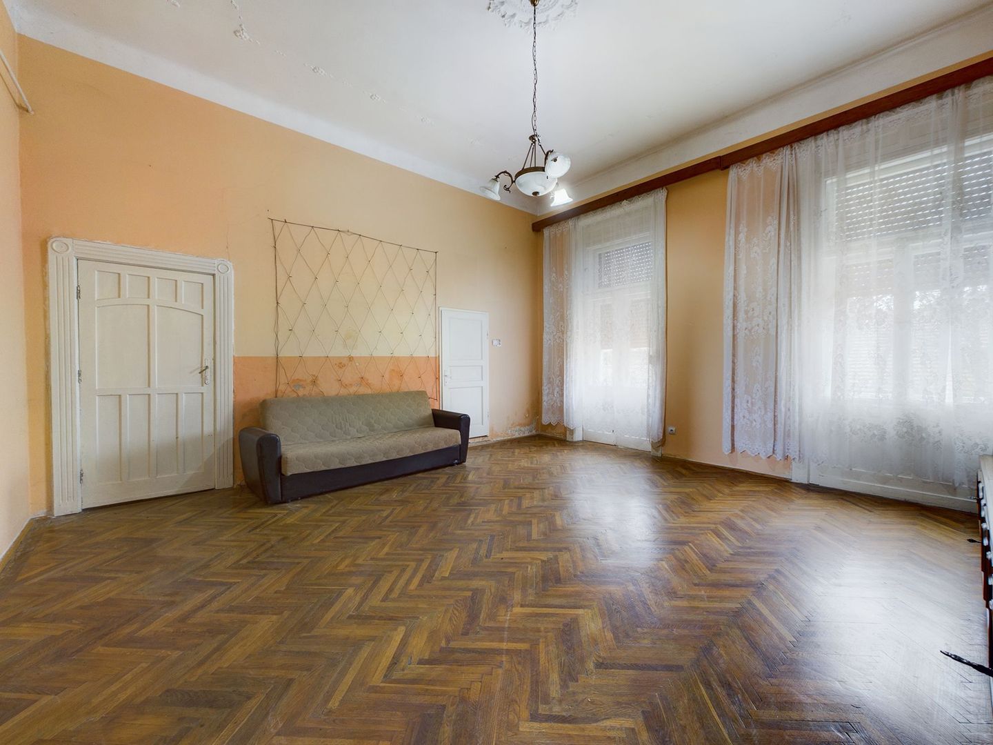 Apartament de 2 camere pe strada Episcopiei - Poză 3