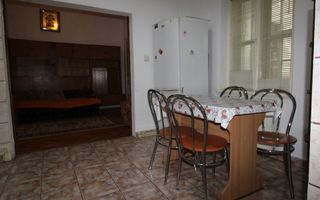 ideal pentru studenti sau o familie, cladire istorica, centrala proprie - Poză 9